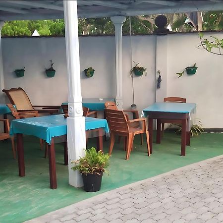Travellers Hostel Hikkaduwa Eksteriør bilde
