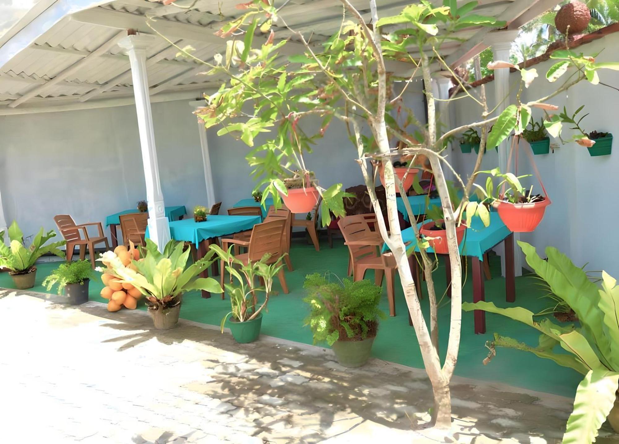 Travellers Hostel Hikkaduwa Eksteriør bilde