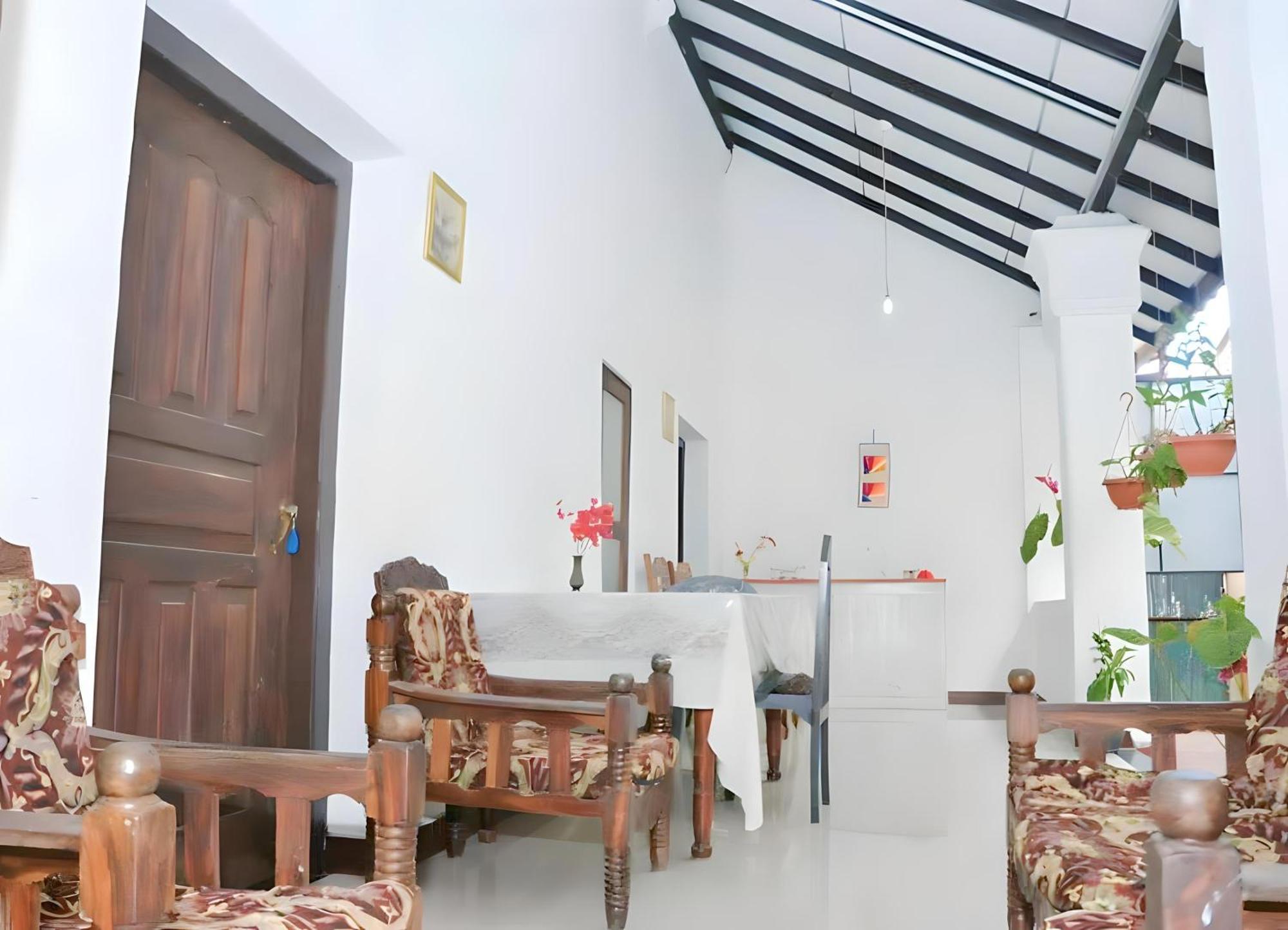 Travellers Hostel Hikkaduwa Eksteriør bilde